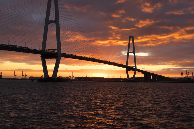 【画題】夕暮れの名港トリトン　【撮影地】愛知県名古屋市