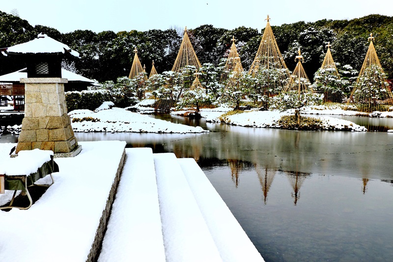 【画題】雪景色白鳥庭園　【撮影地】愛知県名古屋市熱田区